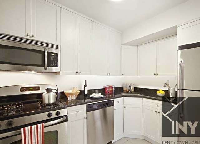 Photo of 250 S End Ave Unit 5P, New York, NY 10280