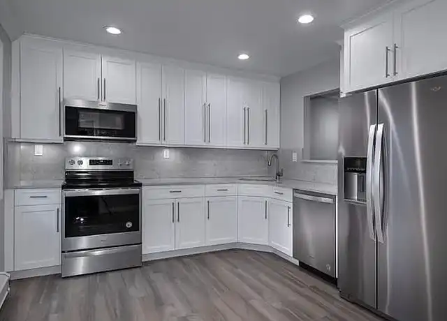 Property at Fairfield Courtyard At Bohemia - 47 Island Blvd, Bohemia, NY, 11716, 1-2 bed, 1 bath, [object Object]