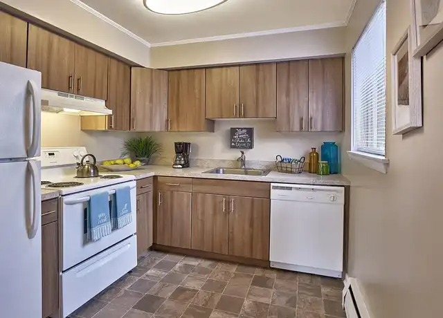 Property at Edgewater Apartments - 1000 Darby Rd, Prospect Park, PA, 19076, 2 beds, 1 bath, [object Object]