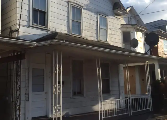 Property at 418 Winchester Ave, Martinsburg, WV, 25401, 2 beds, 1 bath, [object Object]