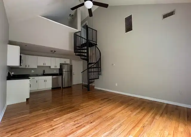 Property at 670 Boston Post Rd Unit 01, Milford, CT, 06460, 2 beds, 1 bath, [object Object]
