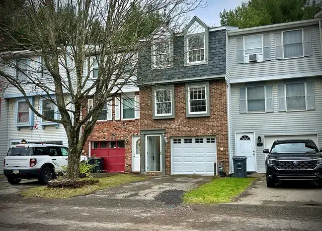 Property at 909 Lynwood Ct, Cranberry Township, PA, 16066, 2 beds, 1.5 baths, [object Object]