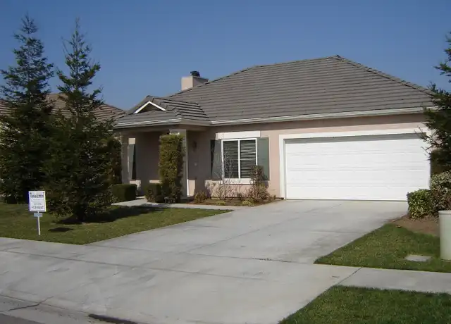 Property at 944 W Russell Ave, Visalia, CA, 93277, 3 beds, 2 baths, [object Object]