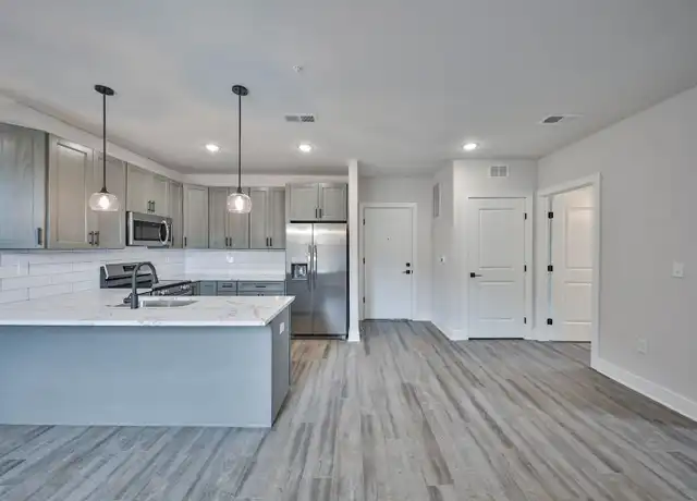 Property at 35 Broadway Unit 35-302, Bangor, PA, 18013, 1 bed, 1 bath, [object Object]