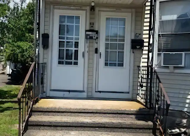 Property at 69 Lexington St Unit 2, Hamden, CT, 06514, 2 beds, 1 bath, [object Object]