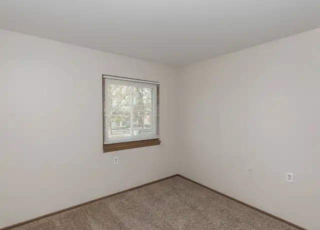 Property at 3535 N Main St Apt B-5, Davenport, IA, 52806, 2 beds, 1 bath, [object Object]