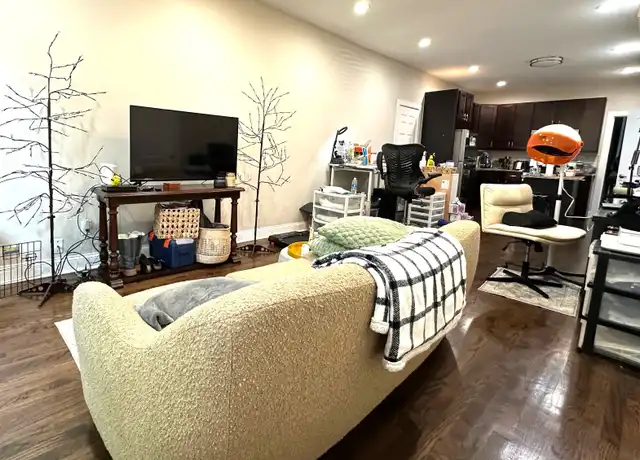Property at 2031 W Moffat St #1, Chicago, IL, 60647, 2 beds, 1 bath, [object Object]