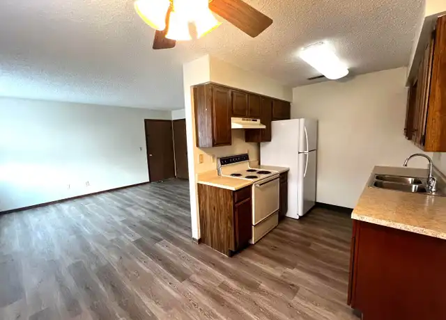 Property at 914 Boston Way Unit 1, Coralville, IA, 52241, 2 beds, 1 bath, [object Object]