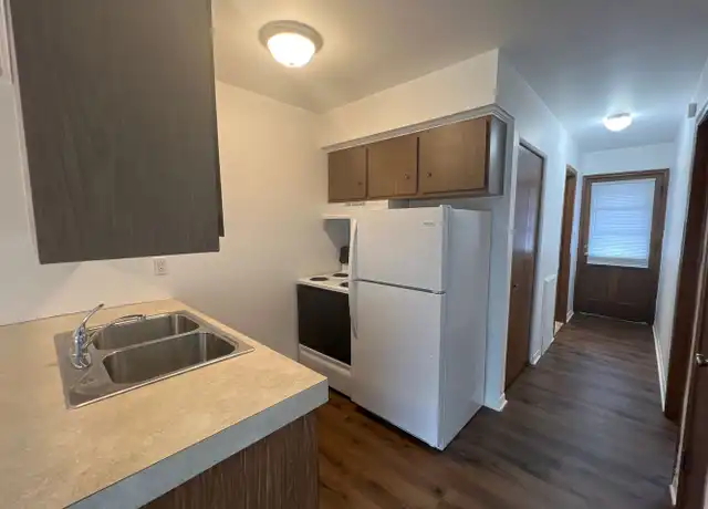 Property at 3850 W Walton Blvd, Waterford Twp, MI, 48329, 1 bed, 1 bath, [object Object]