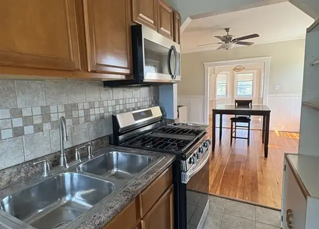Property at 322 Wood St Unit 2, New Bedford, MA, 02745, 3 beds, 1 bath, [object Object]