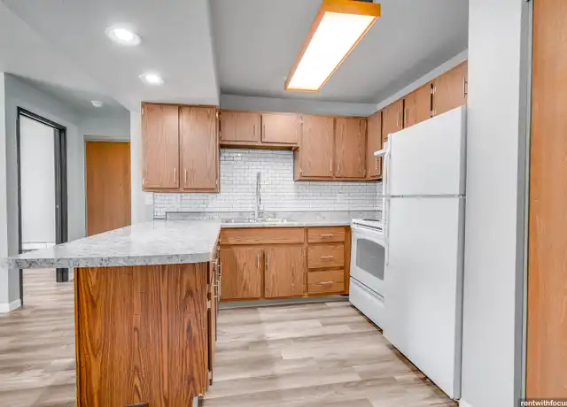 Property at 407 Southtowne Dr Unit J205, South Milwaukee, WI, 53172, 1 bed, 1 bath, [object Object]