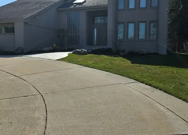 Property at 6463 Royal Pointe Dr, West Bloomfield, MI, 48322, 4 beds, 3.5 baths, [object Object]