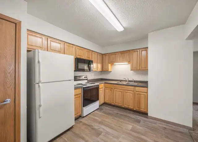 Property at 2907 Boston Ave Unit 2907-04, Des Moines, IA, 50310, 1 bed, 1 bath, [object Object]