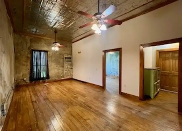 Property at 211 W Washington Ave Unit 1, Navasota, TX, 77868, 1 bed, 1 bath, [object Object]