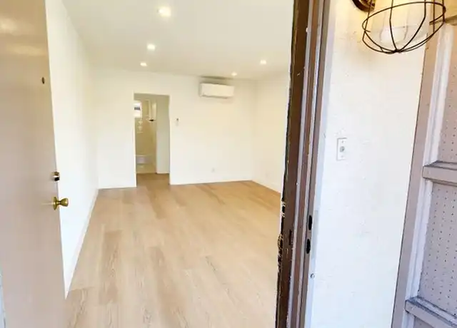 Property at 3810 Bronson Ave Unit 4, Leimert Park, CA, 90008, 1 bed, 1 bath, [object Object]