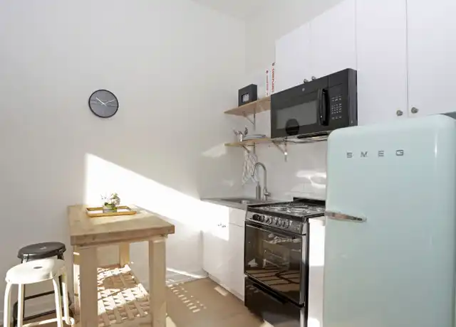 Property at 99 W Chicago Ave, Chicago, IL, 60654, 1 bed, 1 bath, [object Object]