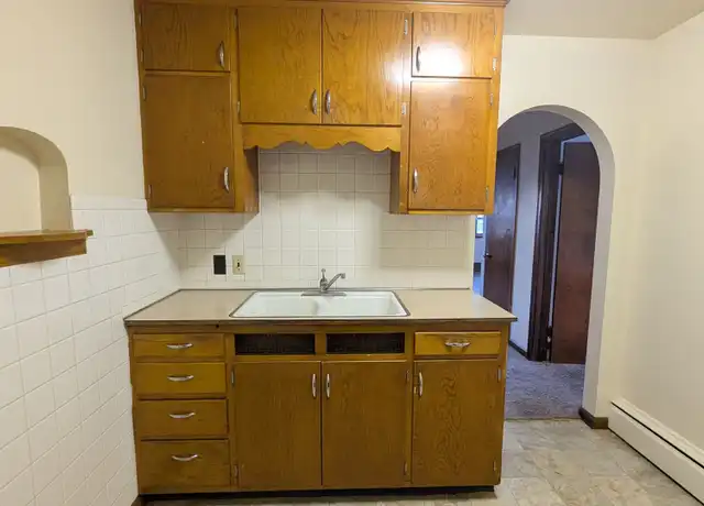 Property at 1726 9th St Unit 5, Moline, IL, 61265, 1 bed, 1 bath, [object Object]