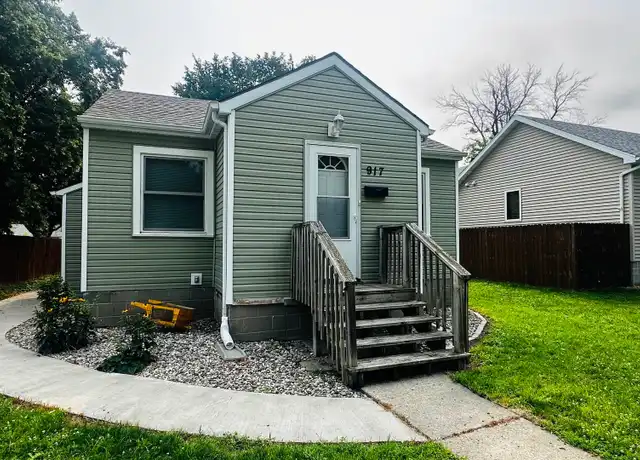 Property at 917 S 3rd St, Aberdeen, SD, 57401, 2 beds, 1 bath, [object Object]