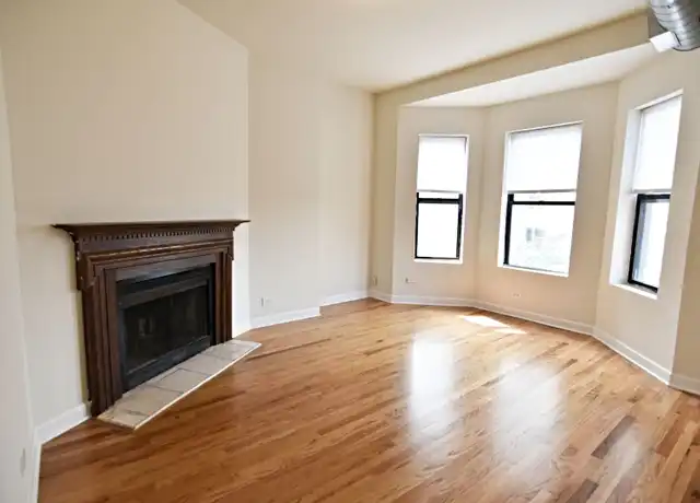 Property at 732 W Grace St Unit 3807-3, Chicago, IL, 60613, 3 beds, 1 bath, [object Object]