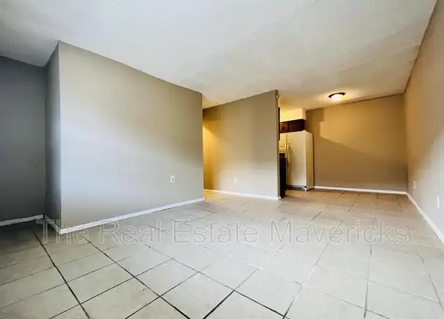 Property at 925 Shallowford Rd Unit 27, Chattanooga, TN, 37411, 2 beds, 1 bath, [object Object]