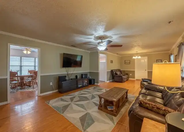 Property at 1628 Oakview St, Bryan, TX, 77802, 3 beds, 2 baths, [object Object]