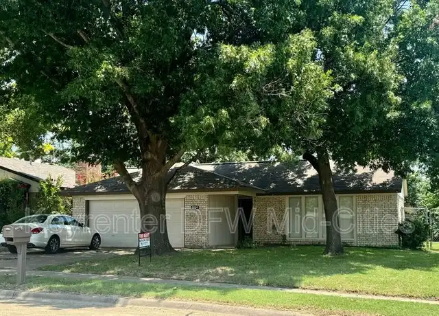 Property at 2024 Robinson St, Irving, TX, 75060, 3 beds, 2 baths, [object Object]