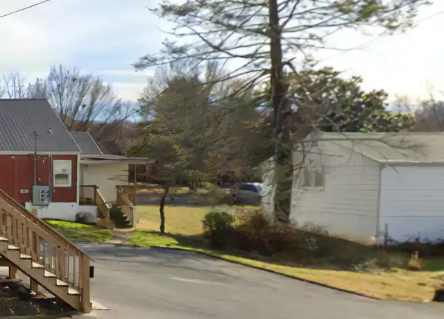Property at 616 W Maple St Unit 4, Johnson City, TN, 37604, 1 bed, 1 bath, [object Object]