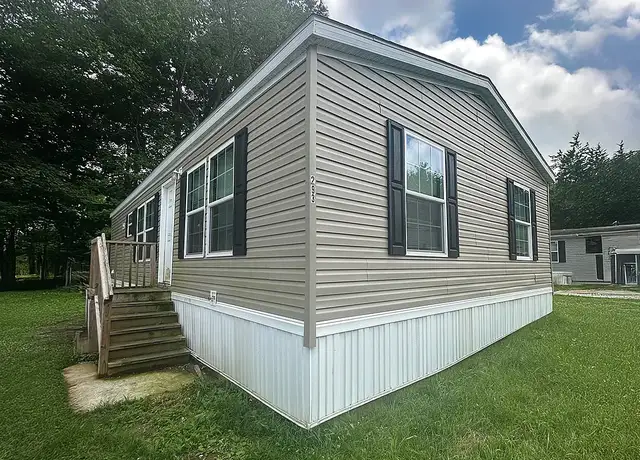 Photo of 4377 W County Line Rd, Greenwood, IN 46142