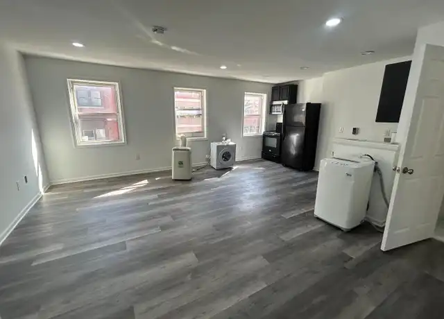 Property at 717 Sansom St Unit 300, Philadelphia, PA, 19106, 1 bed, 1 bath, [object Object]