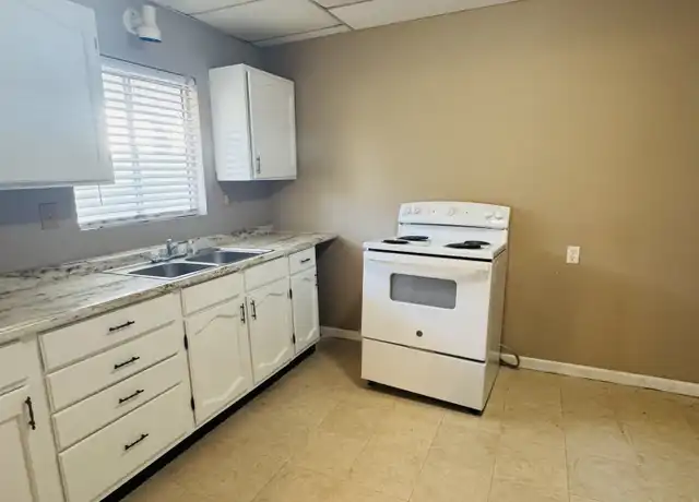 Property at 1122 Dallas St Unit 2, Port Neches, TX, 77651, 1 bed, 1 bath, [object Object]