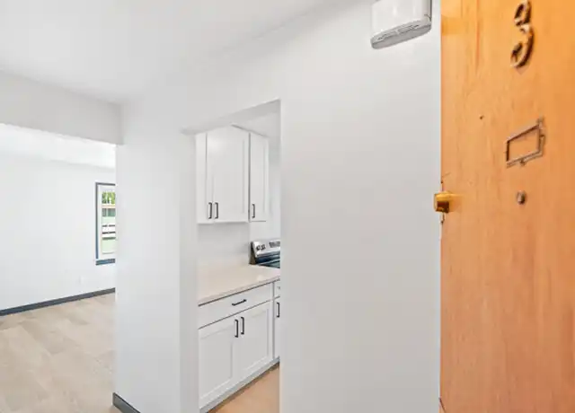 Property at 517 Newton St Unit 517 3, Seattle, WA, 98109, 1 bed, 1 bath, [object Object]