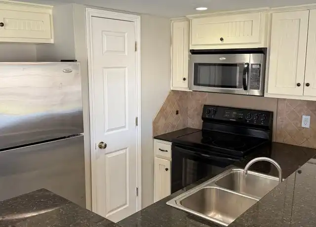Property at 6662 S Peoria Ave Unit G202, Tulsa, OK, 74136, 3 beds, 3 baths, [object Object]