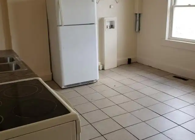 Property at 318 1/2 S Wayne St, Piqua, OH, 45356, 3 beds, 1 bath, [object Object]