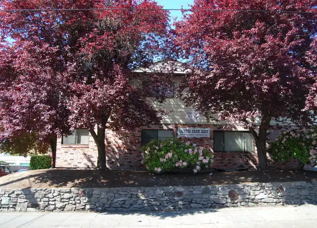 Property at 102 SE 26th Ave, Portland, OR, 97214, 1 bed, 1 bath, [object Object]