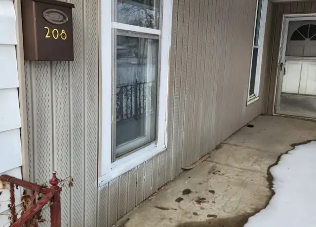 Property at 208 E 8th St, Muncie, IN, 47302, 4 beds, 2 baths, [object Object]