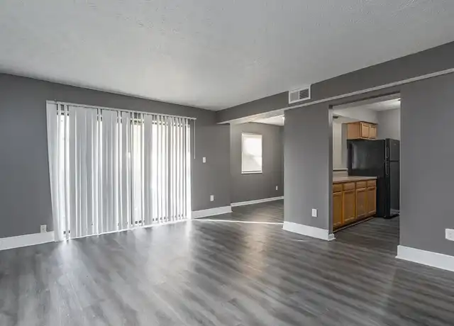 Property at Stonecreek Apartments - 2766 Stonehenge Dr, Columbus, OH, 43224, 2 beds, 1 bath, [object Object]