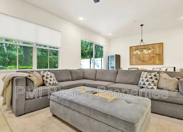 Property at 124 W Prive Cir, Delray Beach, FL, 33445, 4 beds, 3.5 baths, [object Object]
