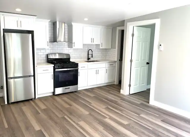 Property at 1419 S Bonnie Brae St Unit 1419 1/4, Los Angeles, CA, 90006, 1 bed, 1 bath, [object Object]
