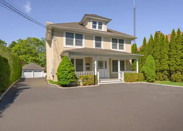 Property at 81 David Whites Ln Unit B, Southampton, NY, 11968, 2 beds, 1 bath, [object Object]