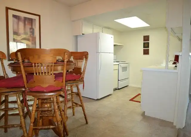 Property at Brentwood Pointe - 2900 Chautauqua Ave, Norman, OK, 73072, 1-2 bed, 1 bath, [object Object]