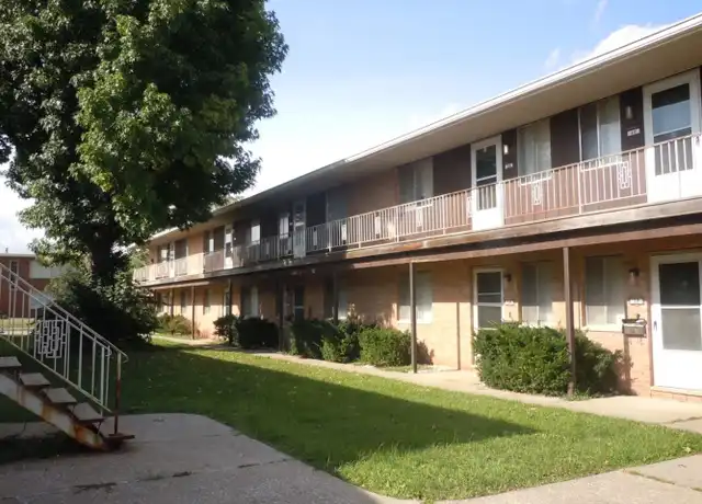 Property at 214 E Church St, Collinsville, IL, 62234, 1 bed, 1 bath, [object Object]