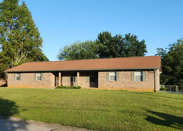 Property at 642 Lynn Cir, Maryville, TN, 37803, 3 beds, 2 baths, [object Object]