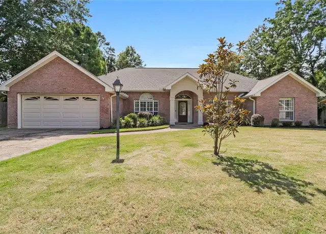 Property at 662 Rue Orleans, Mandeville, LA, 70471, 4 beds, 2.5 baths, [object Object]