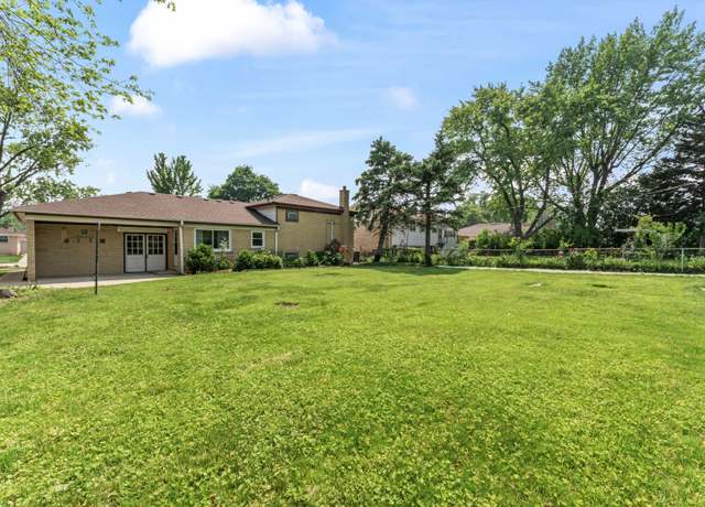 Photo of 427 Gilbert Dr, Wood Dale, IL 60191