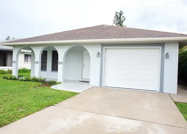 Property at 529 102nd Ave N, Naples, FL, 34108, 3 beds, 2 baths, [object Object]