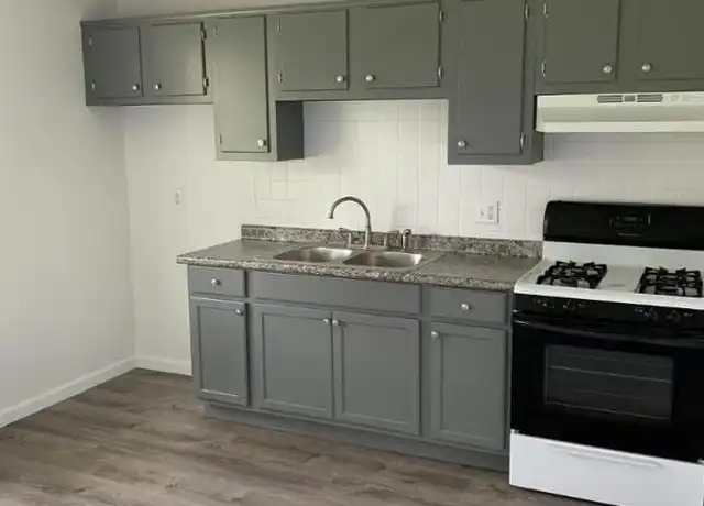 Property at 182 Bernower Ave SW, Massillon, OH, 44646, 2 beds, 1 bath, [object Object]