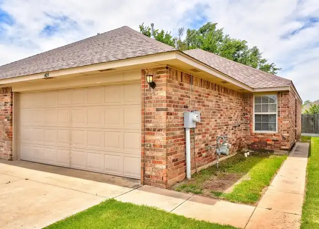 Property at 405 Sterling Pointe Way, Edmond, OK, 73003, 2 beds, 2 baths, [object Object]