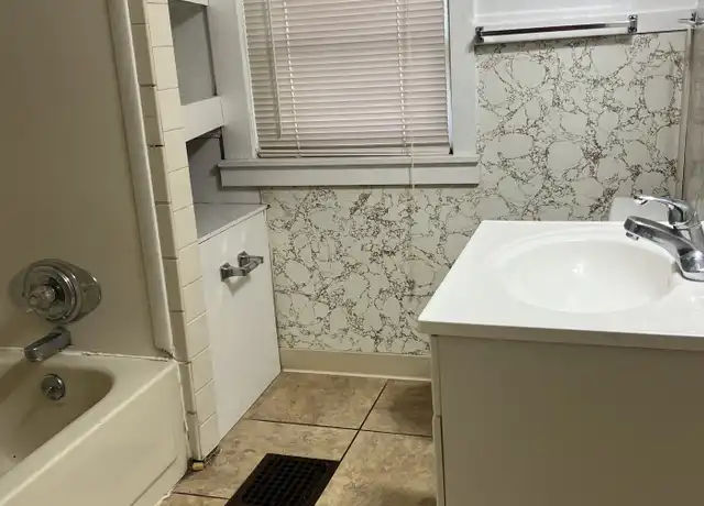 Property at 947 S Holland Ave, Springfield, MO, 65806, 4 beds, 2 baths, [object Object]