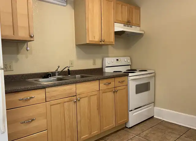 Property at 947 S Holland Ave, Springfield, MO, 65806, 4 beds, 2 baths, [object Object]