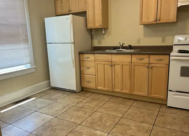 Property at 947 S Holland Ave, Springfield, MO, 65806, 4 beds, 2 baths, [object Object]